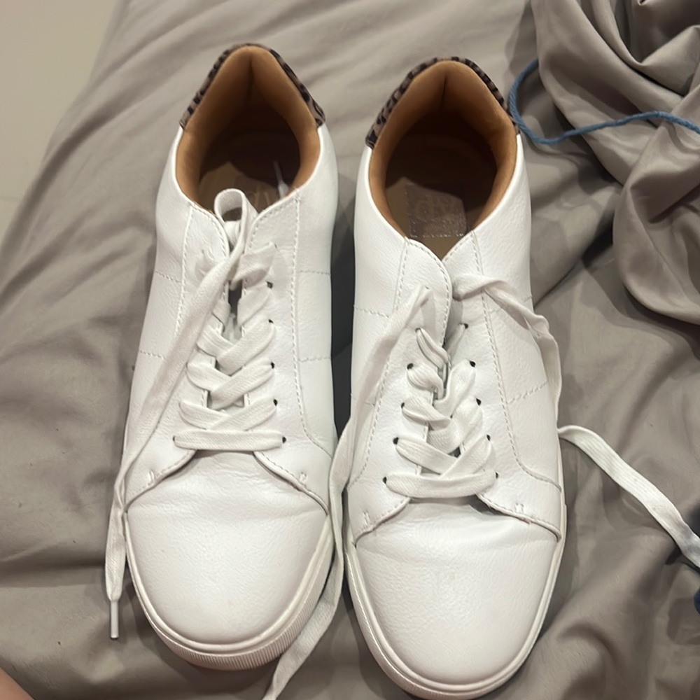 dv shoes white back and leopard print worn only 1 time size 8 or 8.5 woman